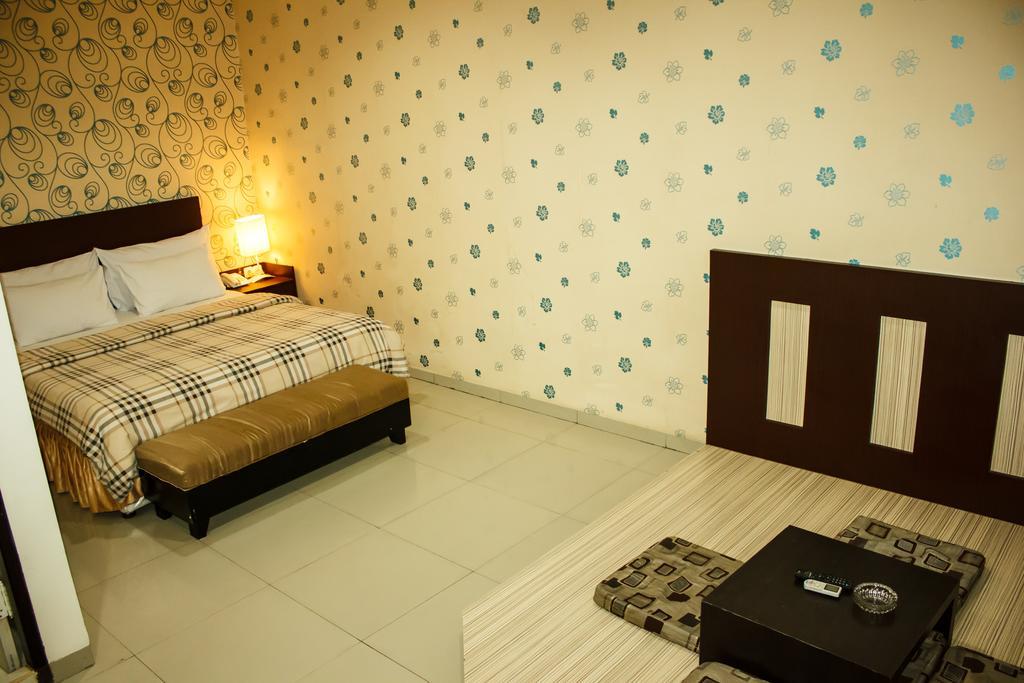 Vindhika Hotel Makassar Exteriör bild