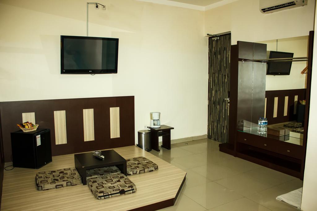 Vindhika Hotel Makassar Exteriör bild