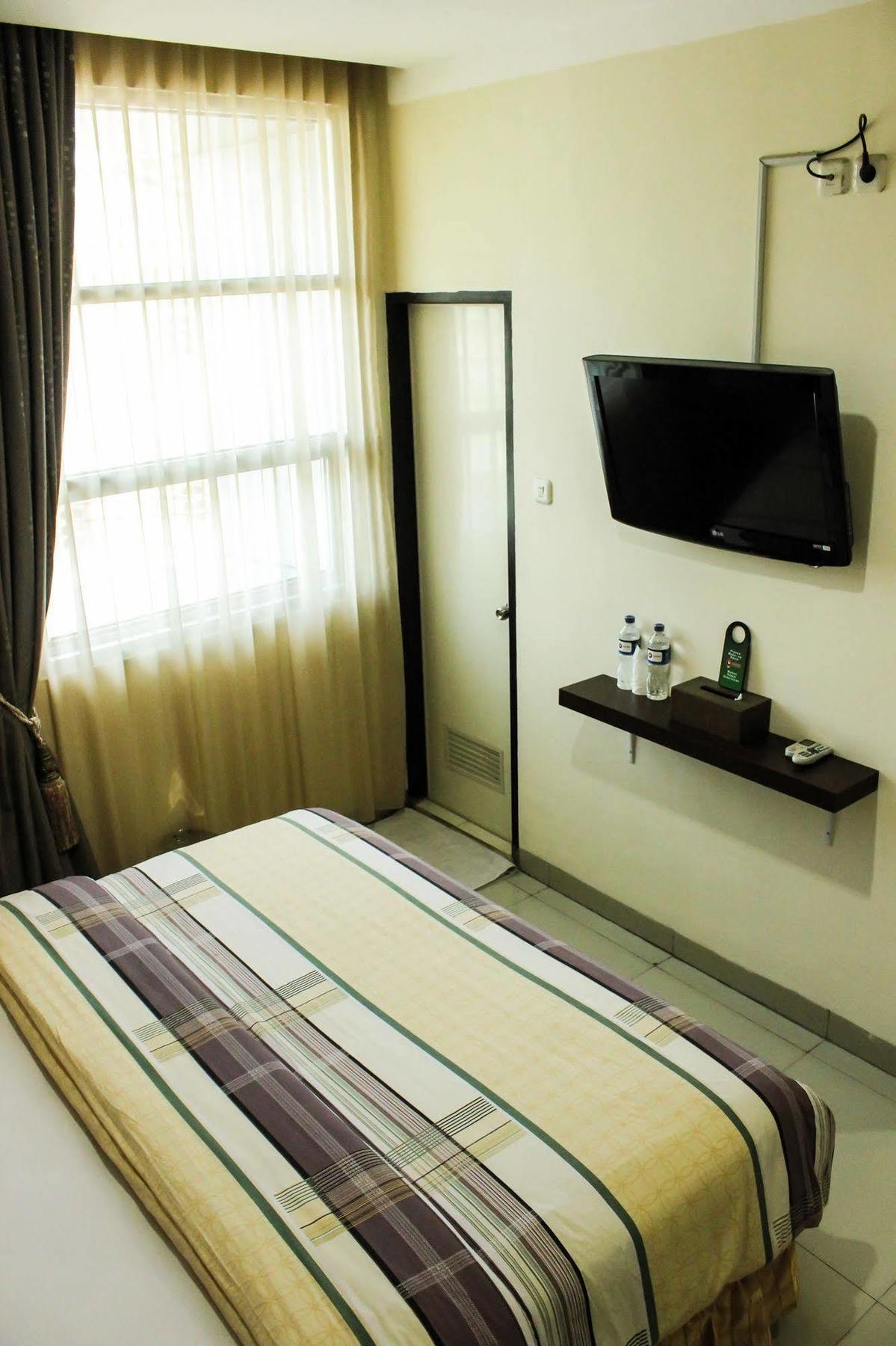 Vindhika Hotel Makassar Exteriör bild