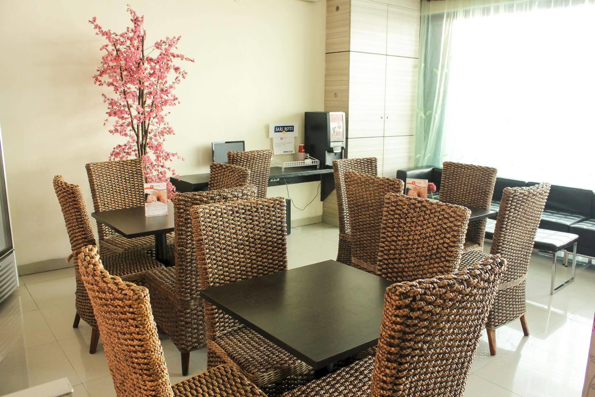 Vindhika Hotel Makassar Exteriör bild